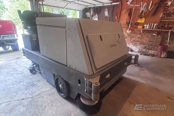 Advance 7765 LPG Ride-On Sweeper Scrubber — photo 2